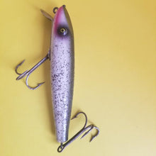 Load image into Gallery viewer, Paw Paw Pikie 1000 Fishing Lure